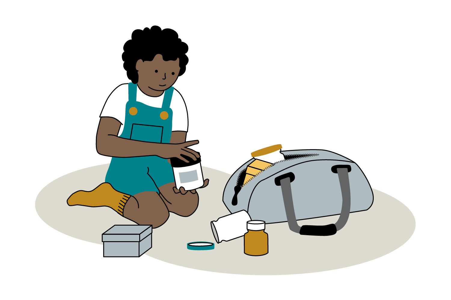 En pojke sitter på golvet och undersöker föremål som ligger i en väska. Med sina händer skruvar han av locket på en burk. Animation.